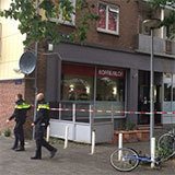 inval koffiehuizen amsterdam vijf aanhoudingen
